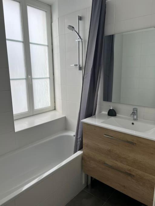 Apartament Belle Demeure Medocaine Charme Et Convivialite Saint-Julien-Beychevelle Zewnętrze zdjęcie